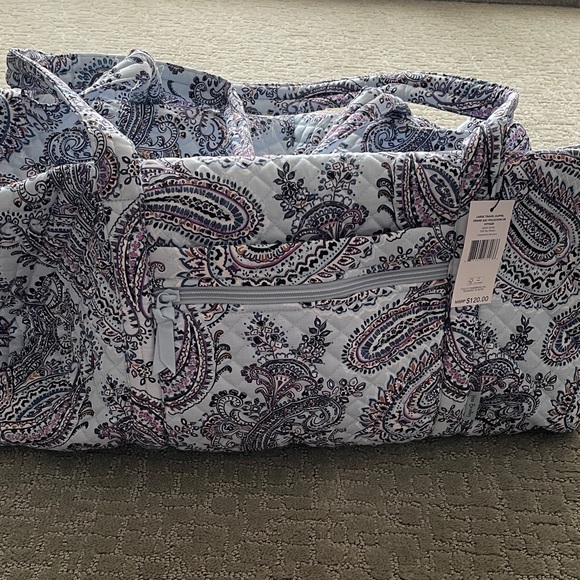 Vera Bradley Large Travel Bag / NWT / blue / purple / gray paisley - Picture 6 of 6